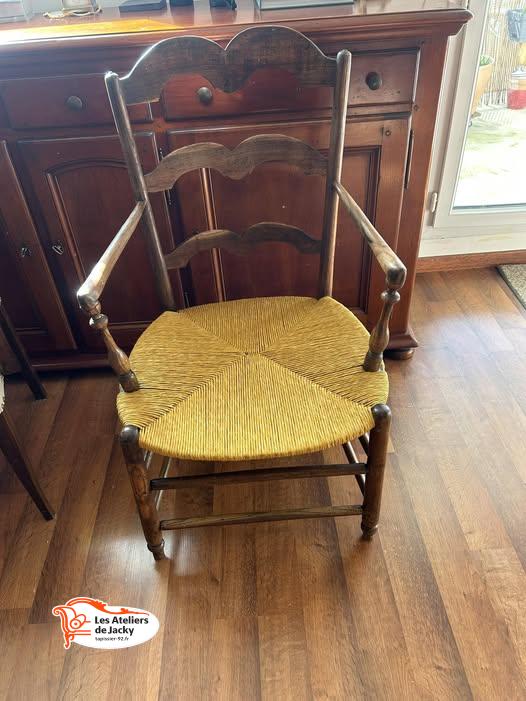 Réfection fauteuil rempaillage et recollage de l’ensemble de la structure bois Neuilly sur Seine 92200 hauts de Seine #NeuillysurSeine #artisan #rempaillage #fauteuils #hautsdeseine #tapissier