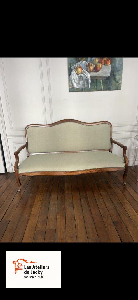 Réfection complète banquette Louis XV tissus fournis par nos soins 83963 amara- 3034 amande Paris 7 éme #paris #canape #banquettes #artisanat #tapissierdameublement