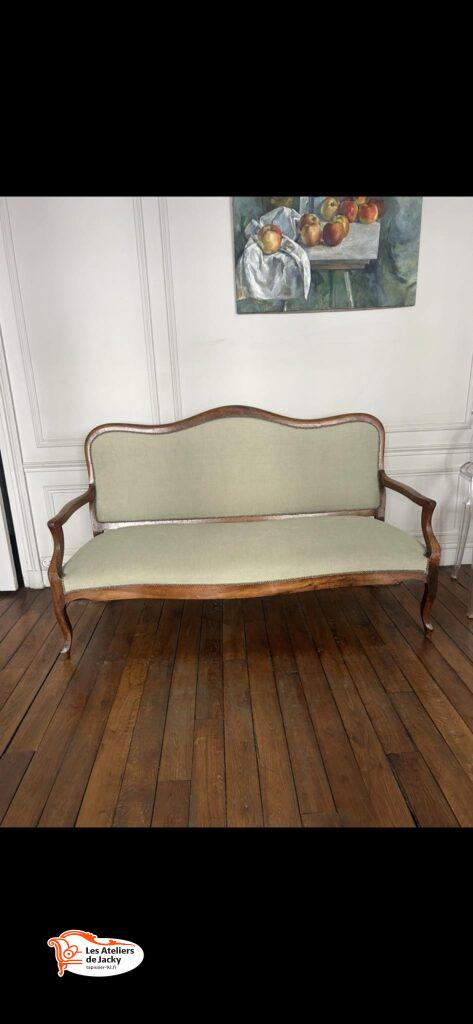 Réfection complète banquette Louis XV tissus fournis par nos soins 83963 amara- 3034 amande Paris 7 éme #paris #canape #banquettes #artisanat #tapissierdameublement
