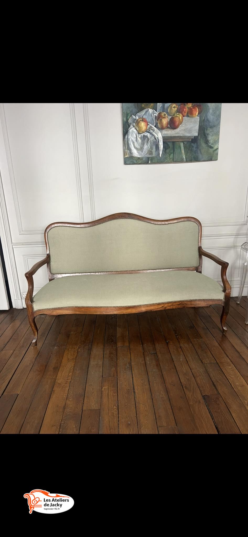 Réfection complète banquette Louis XV tissus fournis par nos soins 83963 amara- 3034 amande Paris 7 éme #paris #canape #banquettes #artisanat #tapissierdameublement