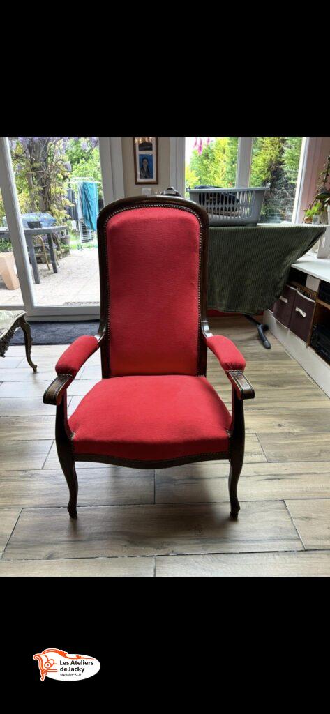 Réfection complète fauteuil style voltaire tissus fournis par nos soins 83963 Amara 7570 feu finition clouté bois colombes 92270 hauts de Seine