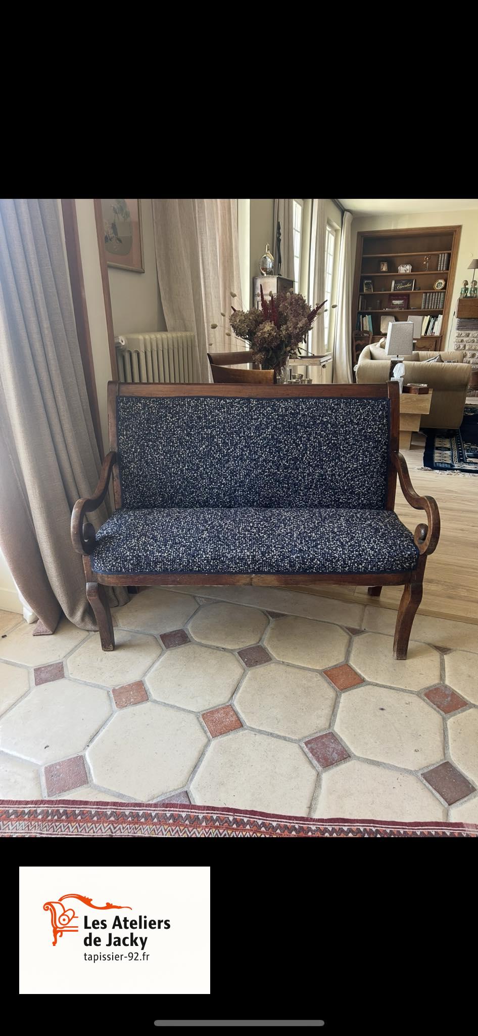 Réfection complète banquette Tissu et gallon fourni par le client Levallois-Perret 92300 hauts de Seine