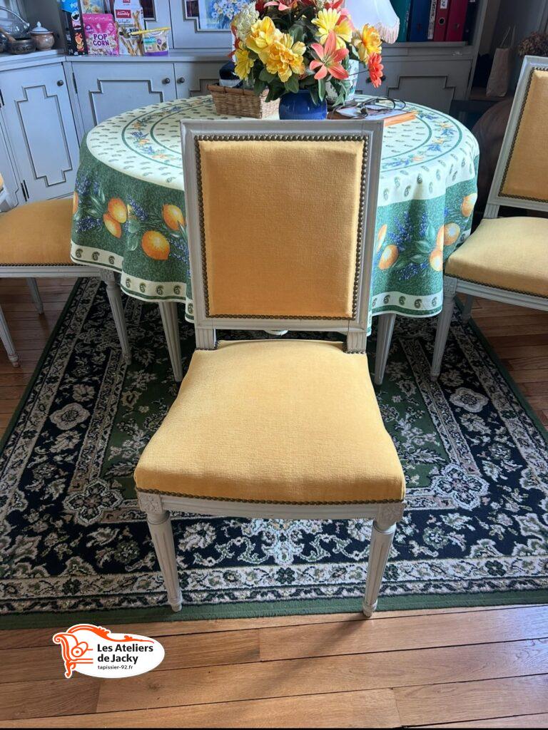 Réfection complète chaise en tapisserie assise et dossier finition clouté tissus fournis par nos soins 83963- 405 miel saint clous 92210 hauts de Seine