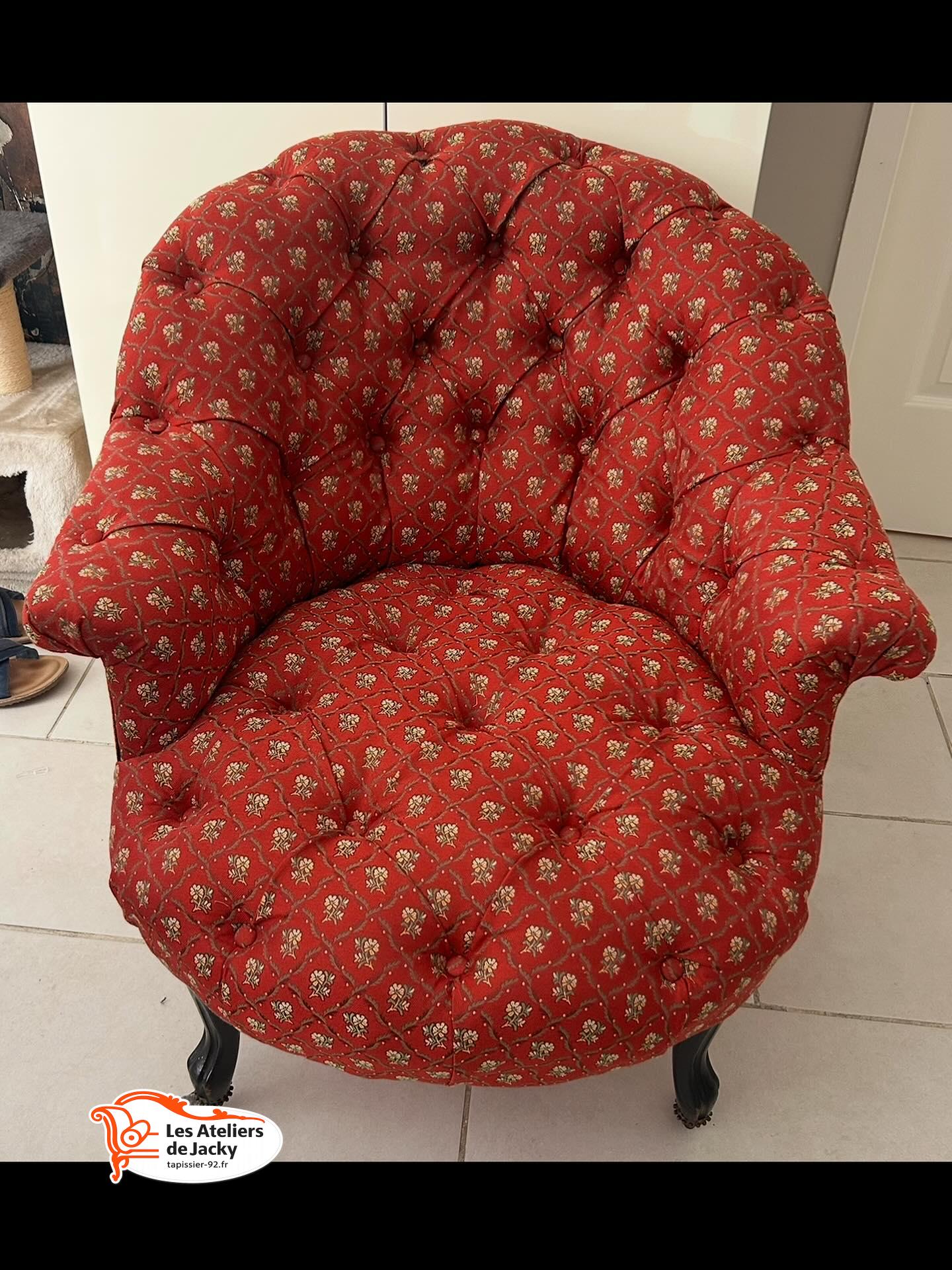 Réfection complète fauteuil style crapaud capitonné tissus fournis par nos soins 13459 beauregatd 7540 carmin champagne bois colombes 92270 hauts de seine