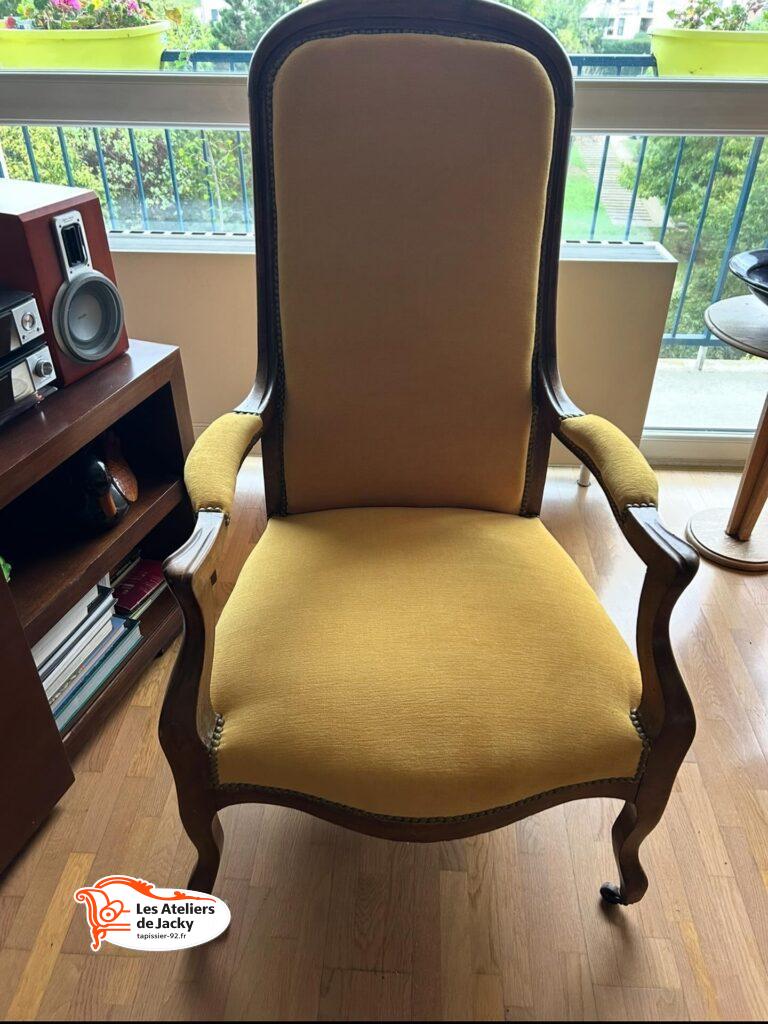 Réfection complète fauteuil style voltaire finition clouté tissus fournis par nos soins la Garenne-Colombes 92250 hauts-de-Seine 92