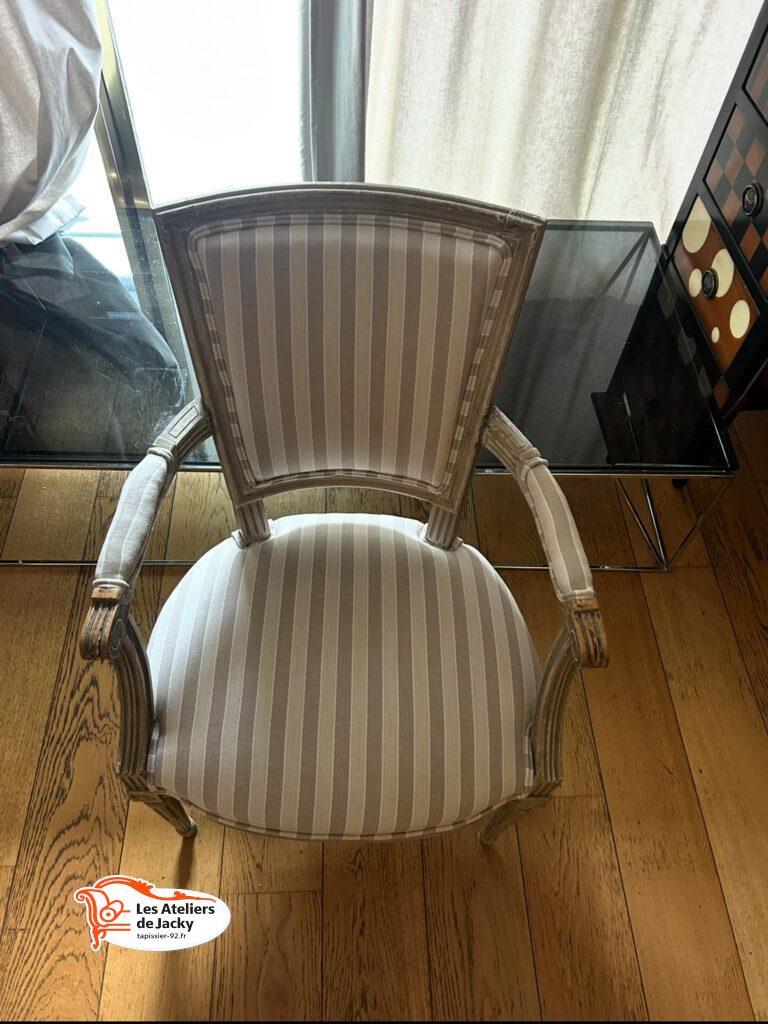 Réfection complète fauteuil tissus fournis par le client finition passe-poil Neuilly sur Seine 92200 hauts de Seine 92