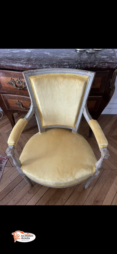 fauteuil cabriolet louis xvi restaure tapissier paris 6 tissu arabic coloris 42
