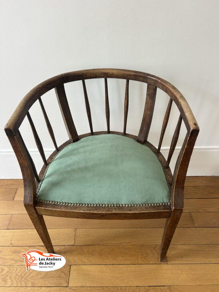 Réfection complète fauteuil Windsor avec assise tissu vert sauge Amara CASAL à Paris 7