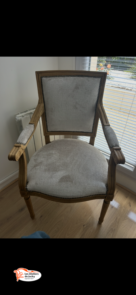 fauteuil bergère Louis XV avant après restauration Paris 7 tapissier